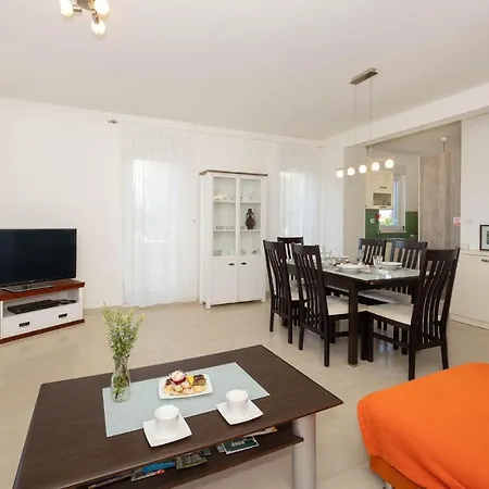 Beautiful In With Kitchen Apartmán