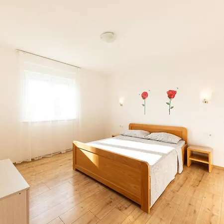 Apartment Amazing In With House Sea View Duce